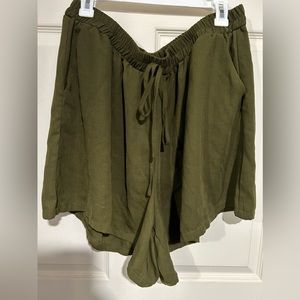 Women’s olive green lightweight elastic knit shorts
